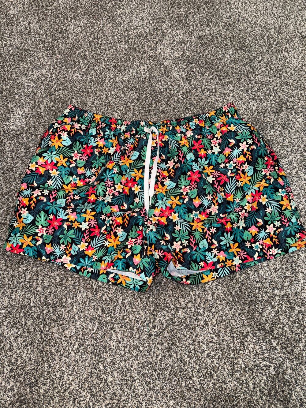Chubbies Men’s XXL Swim Trunks Tropical Floral Toucan Print Lined Shorts